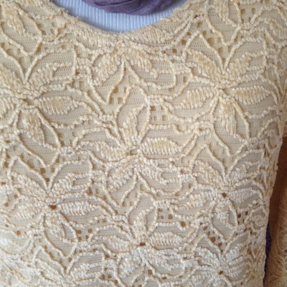 Dress Barn Tan flower design top - Picture 2 of 4